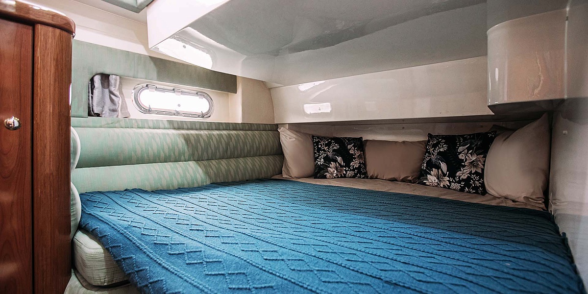 Аренда моторной яхты Sealine 39 АМО в Санкт-Петербурге